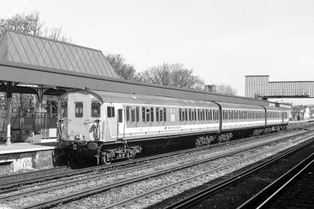 NSE Class 205 205024 at Redhill Station, Surrey on Tuesday 26 Apr 1994 - J. Scrace [234013]