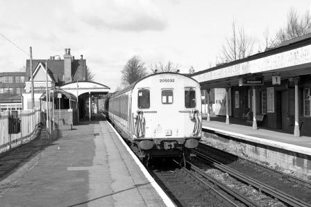 NSE Class 205 205032 at Reigate Station, Surrey with the 09.53am Reigate - Tonbridge service on Thursday 17 Mar 1994 - J. Scrace [234020]