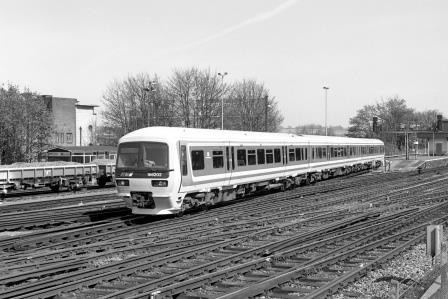 NSE Class 166 166202 at Redhill, Surrey with the 9.33am Reading - Gatwick Airport service on Tuesday 26 Apr 1994 - J. Scrace [234033]