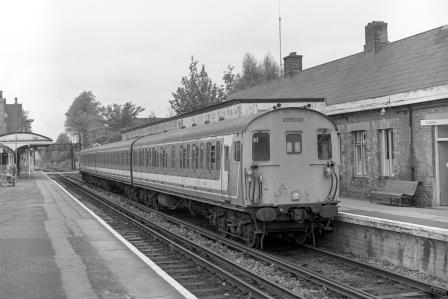 NSE Class 205 205032 at Reigate Station, Surrey with the 12.53pm Reigate - Tonbridge service on Friday 06 May 1994 - J. Scrace [234039]