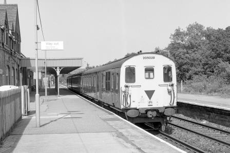 BR(S) Class 205 205029 at Crowborough Station, East Sussex with the 4.00pm Uckfield - Oxted service on Tuesday 12 Jul 1994 - J. Scrace [234055]