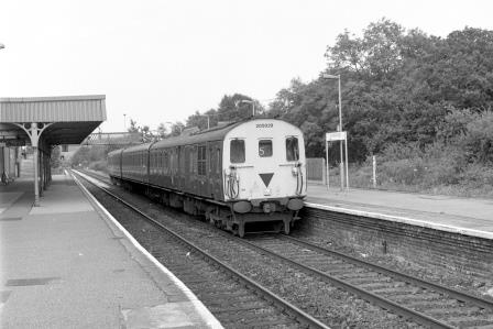 BR(S) Class 205 205029 at Crowborough Station, East Sussex with the 5.04pm Oxted - Uckfield service on Tuesday 12 Jul 1994 - J. Scrace [234057]