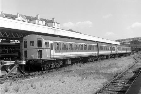 NSE Class 205 205101 & NSE Class 207/1 207103 at Hastings Station, East Sussex with the 11.17am Ashford - Hastings service on Sunday 14 Aug 1994 - J. Scrace [234067]