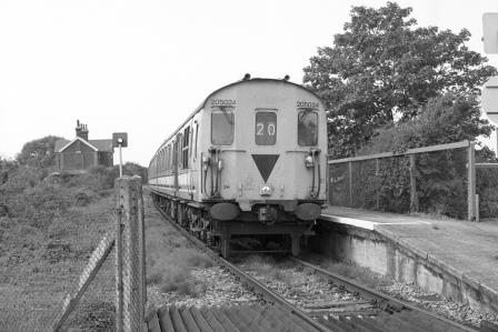 NSE Class 205 205024 at Winchelsea Station, East Sussex with the 10.24am Hastings - Ashford service on Tuesday 01 Aug 1995 - J. Scrace [234088]