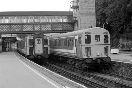 NSE Class 207/2 207201 & NSE Class 421 1724 at Lewes Station, East Sussex with the 9.48am Ashford - Brighton service on Thursday 13 Jul 1995 - J. Scrace [234090]