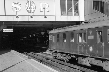 Hastings Diesels Limited Class 201 1001 'Hastings' at Charing Cross Station, Greater London with the 10.35am Charing Cross - Hastings service on Friday 15 Feb 2002 - J. Scrace [234131]