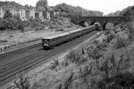 BR(S) Class 2-BIL 2109 at Clapham Cutting, Greater London with the 11.27am Waterloo - Portsmouth & Southsea service on Saturday 04 Jun 1966 - J. Scrace [234164]
