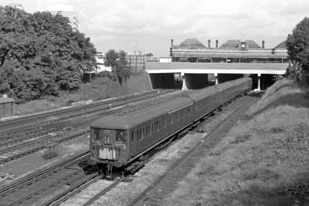 BR(S) Class 2-BIL 2128 at East Croydon, Greater London with the 10.45am Victoria - Brighton service on Wednesday 05 Sep 1962 - J. Scrace [234167]
