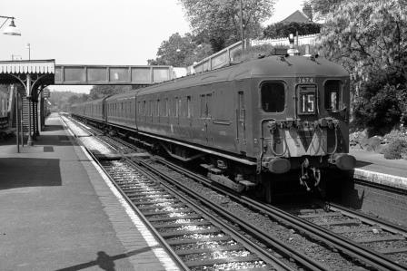 BR(S) Class 2-HAL 2674 at Balcombe Station, West Sussex with the 1.12pm London Bridge - Brighton service on Thursday 30 May 1968 - J. Scrace [234184]