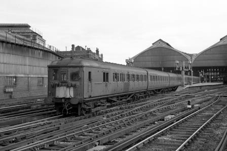 BR(S) Class 4-LAV 2939 at Brighton, East Sussex with the 5.28pm Brighton - Victoria service on Thursday 05 Sep 1968 - J. Scrace [234211]