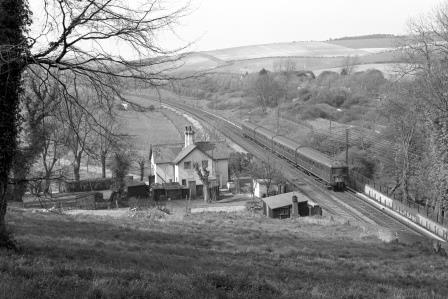 BR(S) Class 4-LAV 2946 approaching Patcham Tunnel, East Sussex with the 2.14pm London Bridge - Brighton service on Thursday 27 Apr 1967 - J. Scrace [234213]