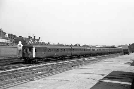 BR(S) Class 4-LAV 2950 at Haywards Heath, West Sussex with the 8.12am London Bridge - Brighton service on Wednesday 29 May 1968 - J. Scrace [234220]