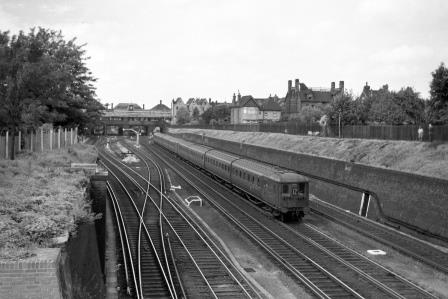BR(S) Class 4-LAV 2953 at East Croydon, Greater London with the 3.28pm Victoria - Brighton service on Friday 01 Aug 1958 - J. Scrace [234222]