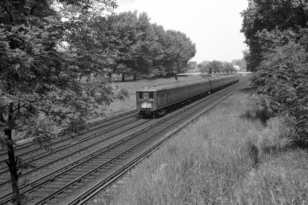 BR(S) Class 4-LAV 2953 at Wandsworth Common, Greater London with the 10.47am Victoria - Brighton service on Saturday 04 Jun 1966 - J. Scrace [234224]