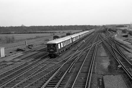 BR(S) Class 5-BEL 3051 near Gatwick Airport, West Sussex with the 5.25pm Brighton - Victoria "Brighton Belle" on Saturday 30 Aug 1958 - J. Scrace [234249]
