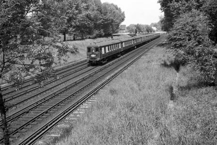 BR(S) Class 5-BEL 3052 at Wandsworth Common, Greater London with the 11.00am Victoria - Brighton "Brighton Belle" on Saturday 28 May 1966 - J. Scrace [234258]