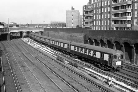 BR(S) Class 5-BEL 3052 at Clapham Junction, Greater London with the 3.00pm Victoria - Brighton "Brighton Belle" on Tuesday 27 Feb 1968 - J. Scrace [234260]