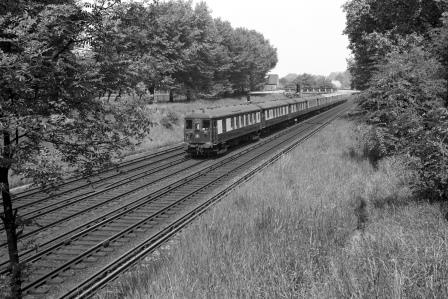 BR(S) Class 5-BEL 3053 at Wandsworth Common, Greater London with the 11.00am Victoria - Brighton "Brighton Belle" on Saturday 04 Jun 1966 - J. Scrace [234265]