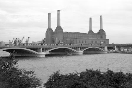 BR(S) Class 5-BEL 3053 at Battersea Park, Greater London with the 5.45pm Brighton - Victoria "Brighton Belle" on Thursday 13 Jun 1968 - J. Scrace [234268]