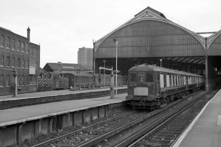 BR(S) Class 5-BEL 3053 & BR(S) Class 3 D2001 at Brighton Station, East Sussex with the 5.45pm Brighton - Victoria "Brighton Belle" & Van service on Thursday 05 Sep 1968 - J. Scrace [234269]