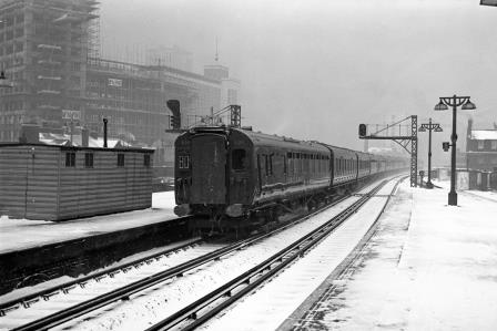 BR(S) Class 4-COR 3105 at Vauxhall Station, Greater London with the 12.50pm Waterloo - Portsmouth Harbour service on Monday 26 Feb 1962 - J. Scrace [234282]