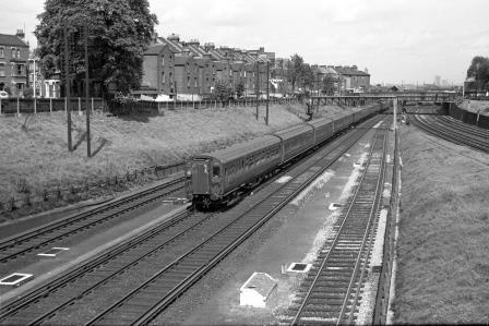 BR(S) Class 4-COR 3106 at Clapham Cutting, Greater London with the 12.50pm Waterloo - Portsmouth Harbour service on Friday 24 Aug 1962 - J. Scrace [234284]