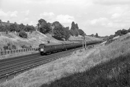 BR(S) Class 4-COR 3122 at Clapham Cutting, Greater London with the 12.50pm Waterloo - Portsmouth Harbour service on Saturday 07 Aug 1965 - J. Scrace [234294]