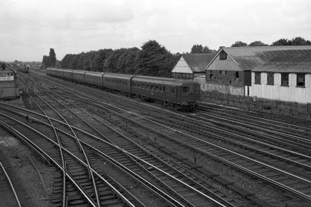 BR(S) 6-COR class 3048 at Wimbledon, Greater London with the 8.45am Haslemere - Waterloo service on Monday 05 Jul 1965 - J. Scrace [234306]