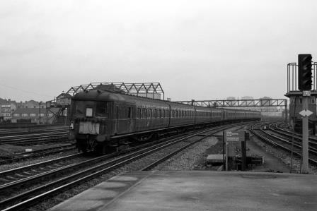 BR(S) Class 4-LAV 2949 at Clapham Junction, Greater London with the 10.10am Brighton to Victoria on Monday 27 Jan 1969 - J. Scrace [234423]