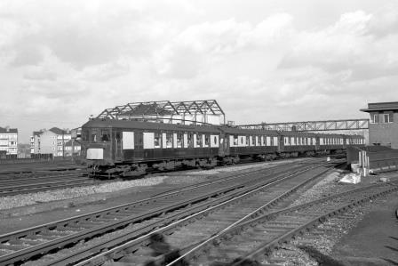 BR(S) Class 5-BEL 3053 at Clapham Junction, Greater London with the 2.00pm Victoria to Brighton "Brighton Belle" on Friday 31 Jan 1969 - J. Scrace [234428]