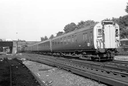 BR(S) Class 4-COR 3126 at Guildford, Surrey with the 12.50pm Waterloo to Portsmouth Harbour on Monday 21 Oct 1968 - J. Scrace [234430]