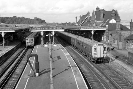 BR(S) Class 4-COR 3134 at Guildford Station, Surrey with the 12.50pm Waterloo to Portsmouth Harbour on Thursday 10 Oct 1968 - J. Scrace [234433]