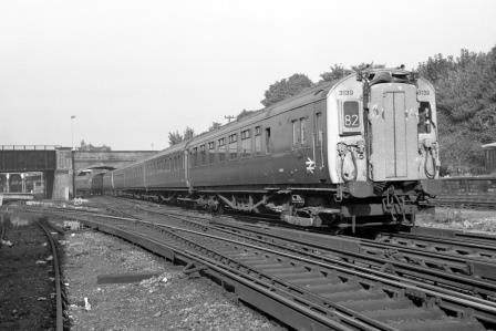 BR(S) Class 4-COR 3139 at Guildford, Surrey with the 12.50pm Waterloo to Portsmouth Harbour on Tuesday 22 Oct 1968 - J. Scrace [234434]