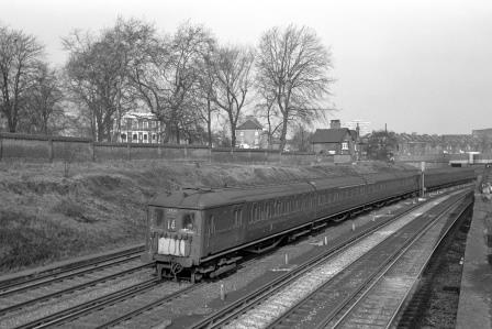 BR(S) Class 4-LAV 2924 at Clapham Junction, Greater London with the 11.45am Victoria to Brighton on Friday 14 Feb 1969 - J. Scrace [234437]