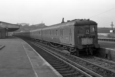 BR(S) Class 4-LAV 2949 at Clapham Junction Station, Greater London with the 10.10am Brighton to Victoria on Friday 14 Feb 1969 - J. Scrace [234441]