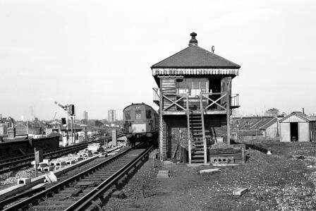 BR(S) Class 2-EPB 5760 at Old Kent Road, Greater London with the 3.15pm London Bridge to Victoria on Friday 28 Mar 1969 - J. Scrace [234445]