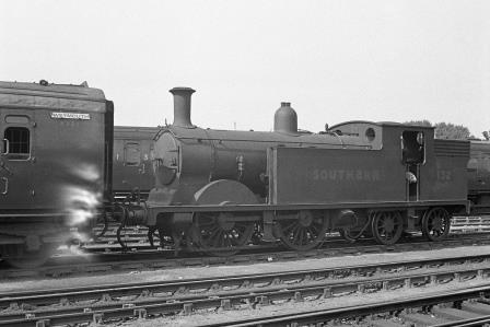 SR M7 class 132 at Clapham Junction, Greater London on Saturday 09 Aug 1947 - J.H. Aston [275101]