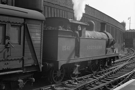SR H class 1541 at Clapham Junction Station, Greater London on Saturday 09 Aug 1947 - J.H. Aston [275103]