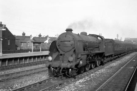SR N15 class 805 at Tonbridge Station, Kent on Saturday 23 Aug 1947 - J.H. Aston [275105]