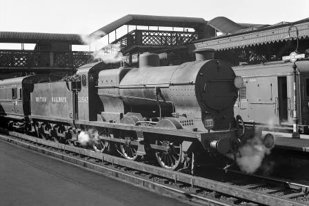BR(S) Q class 30543 at London Bridge Station, Greater London with the 5.20pm Tunbridge Wells West on Wednesday 19 May 1948 - J.H. Aston [275239]