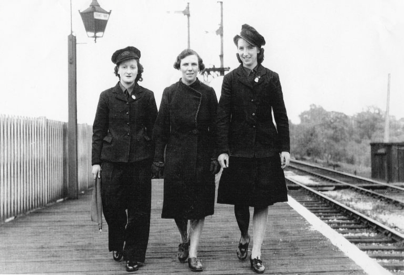 Female railway workers WW2