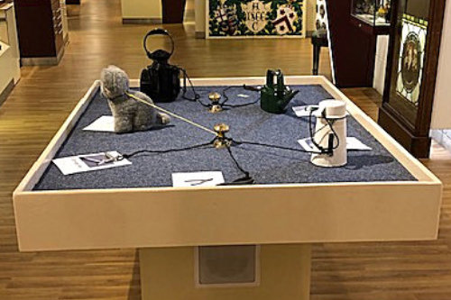 Handling table